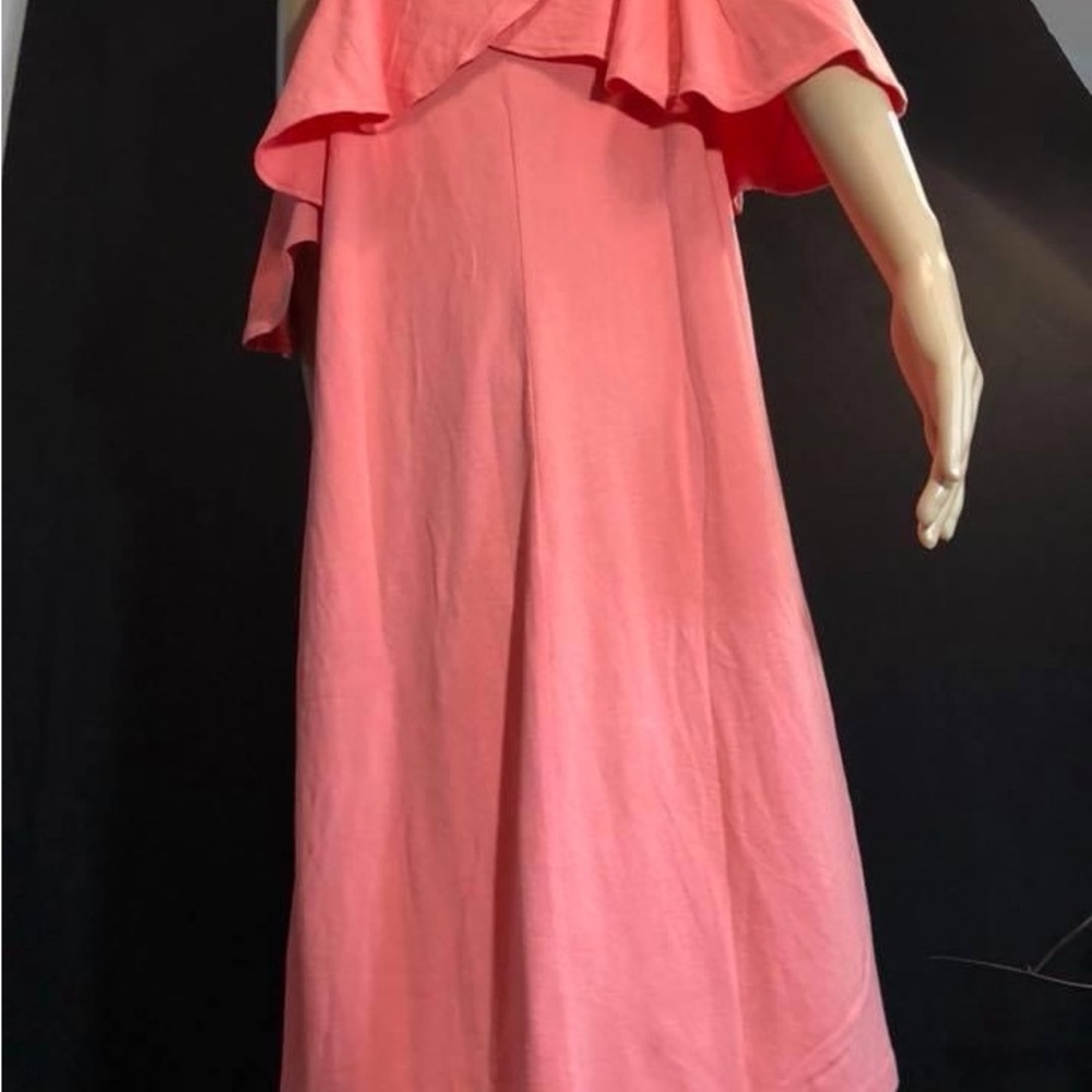 XL Flattering peek-a-boo shoulder dress - Picture 8 of 8